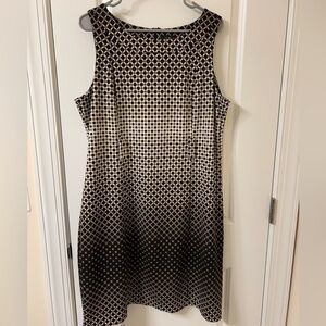 Ile York Chic Black and White Geometric Mini Dress